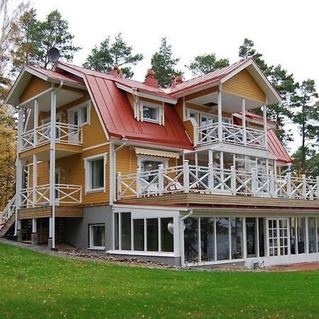 Villa Harald - Beachfront Hitis Room photo